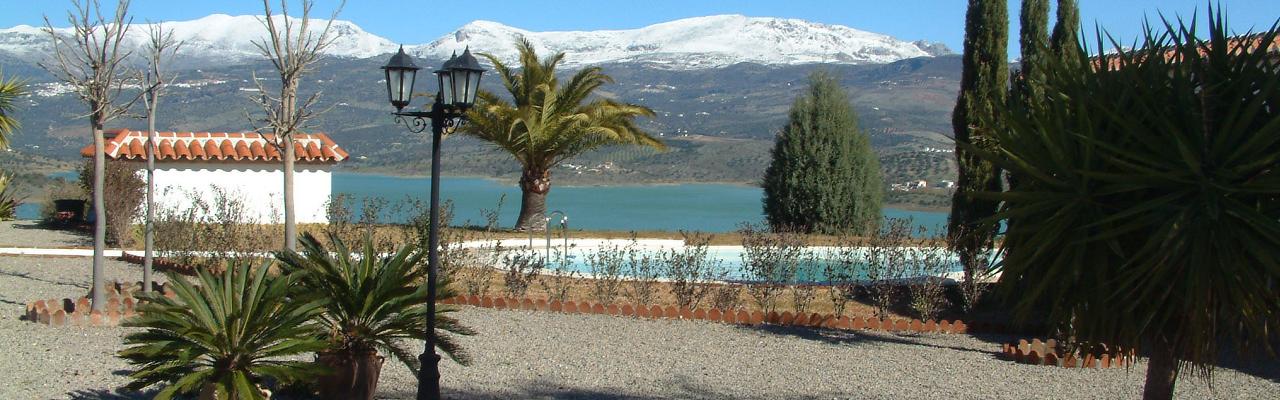 Onze mooie landhuis aan het Viuela meer met zoutwater-zwembad en een onvergetelijk panoramisch uitzicht