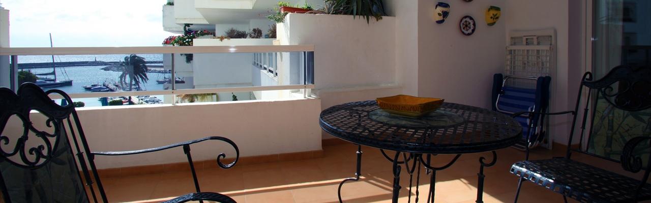 Unser kstliches Wohnung in Estepona marina - mit Blick auf den Pool, das Meer und die Yachten