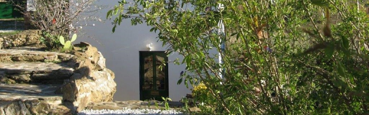 Our great duplex cottage with pool located on a beautiful finca near Almogía