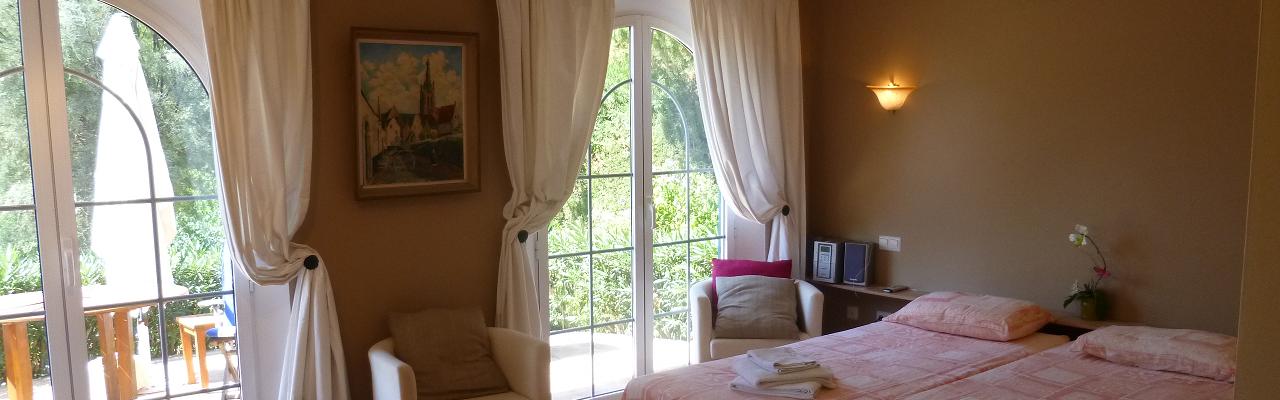 Our uniquely decorated studio apartment in the popular Miraflores resort by the beach at Mijas Costa